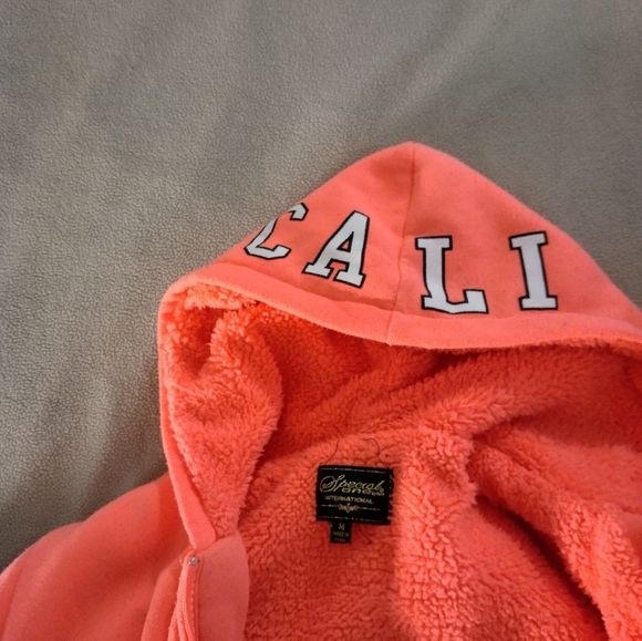 I believe this is a remake of victory secret size medium jogging suit with zipup - Picture 5 of 7